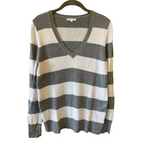 Gap White and Gray Stripe Sweater Size Medium